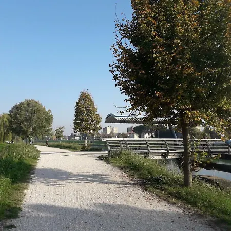 Ground Floor,top Level *