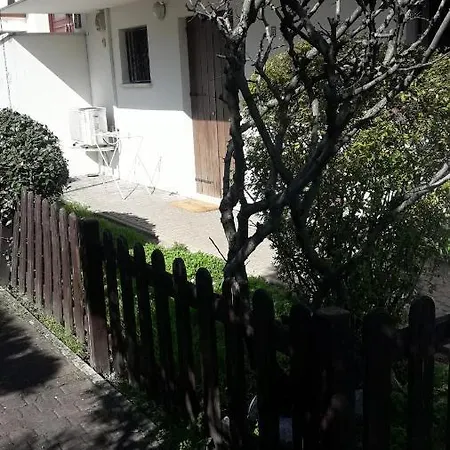 Ground Floor,top Level *