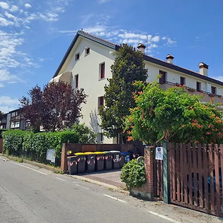 Ground Floor,top Level Apartment *