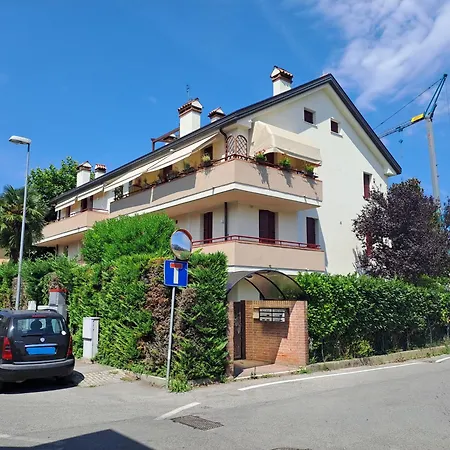 Ground Floor,top Level Apartment *