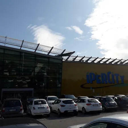 Ground Floor,top Level Apartamento