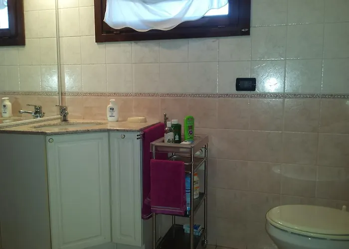 Ground Floor,top Level *